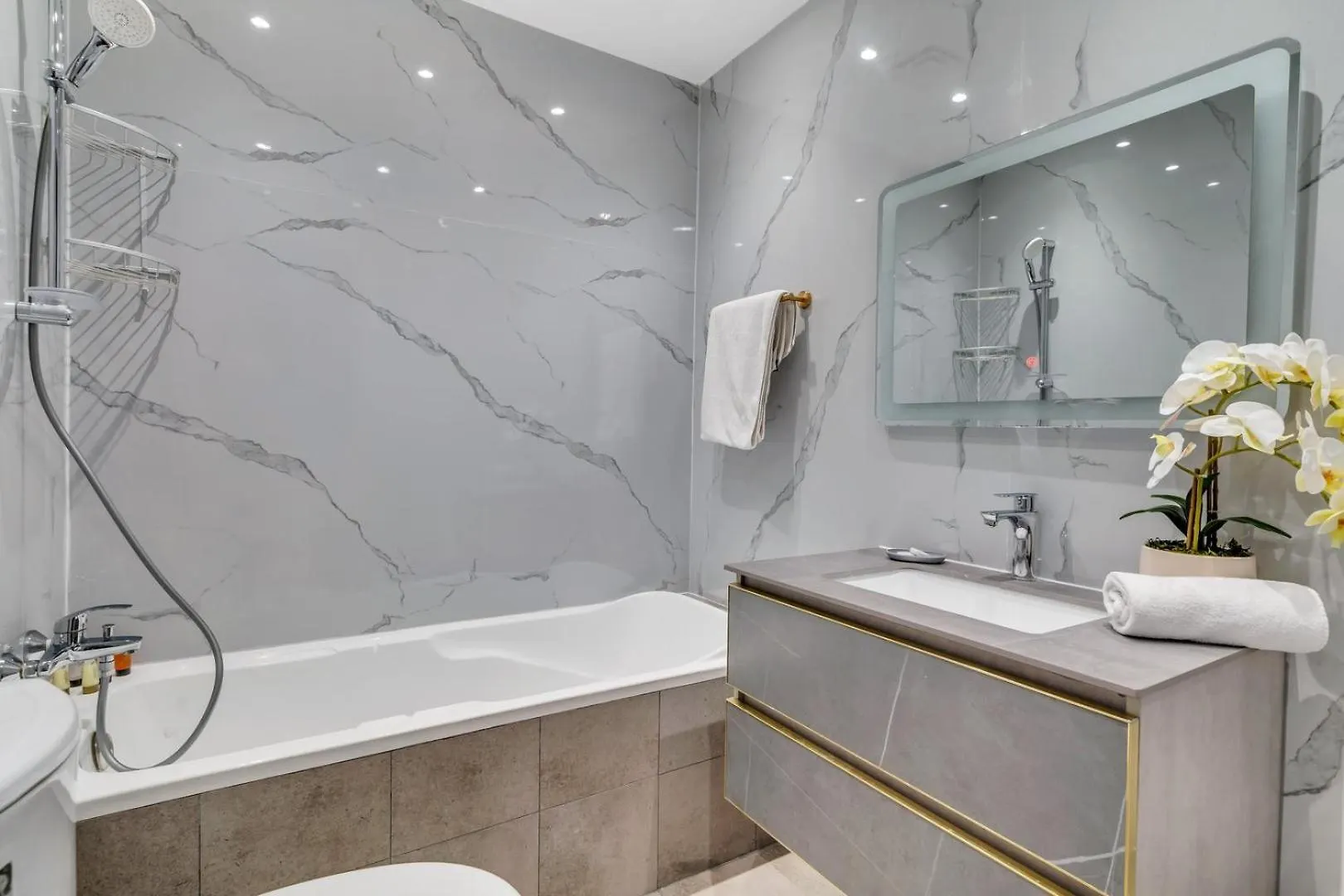 Guestready - Stylish Interiors In Dubai Marina Apartment