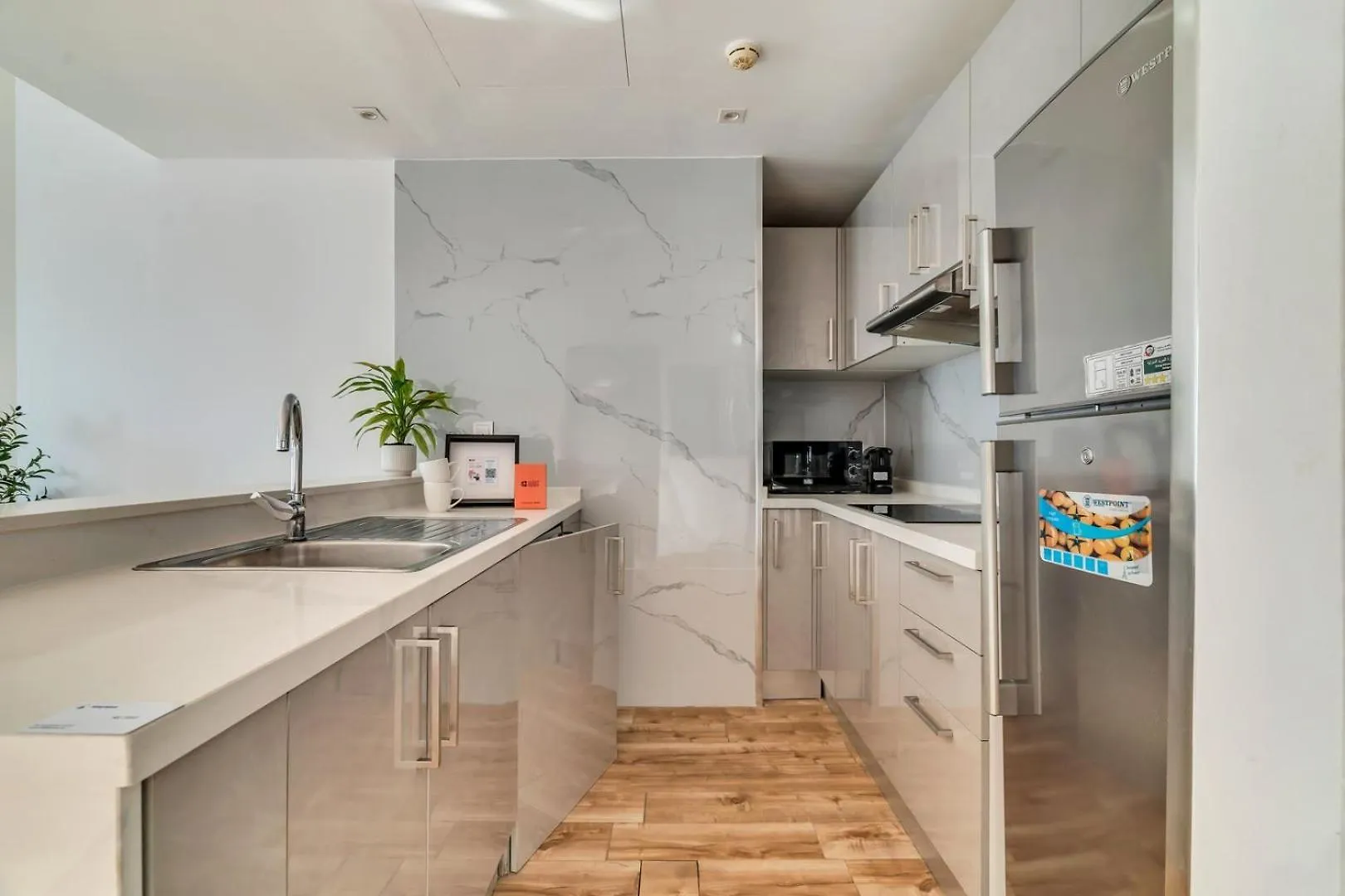 Guestready - Stylish Interiors In Dubai Marina Apartment