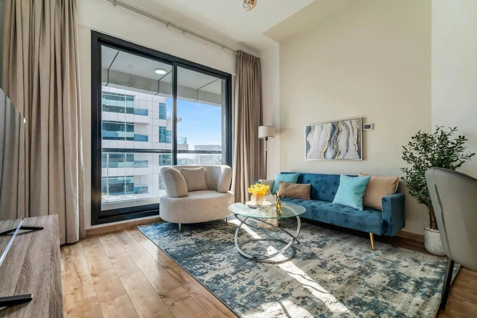 Guestready - Stylish Interiors In Dubai Marina Apartment